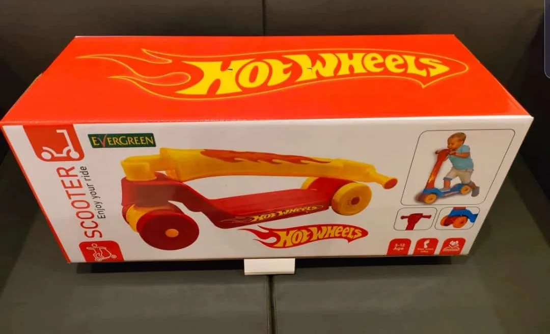 The Evergreen Hot Wheels Scooter Foldable 4 Wheel Children For Kids The ultimate ride for kiddos aged 3-7, built for endless outdoor adventures. 💨 Durable, colorful, and ready for action - choose from red, blue, pink, and green! 🚀 Let the fun begin! image 4